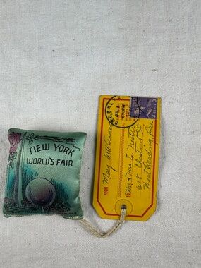 Vintage New York World's Fair Green Souvenir Pin Cushion with Mail Tag and Stamp